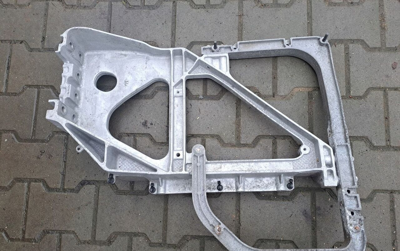 Volvo MOCOWANIE WSPORNIK BŁOTNIKA SKRZYNKI AKUMULATORÓW FH 4 REN - Blatník pre Nákladné auto: obrázok 2 Volvo MOCOWANIE WSPORNIK BŁOTNIKA SKRZYNKI AKUMULATORÓW FH 4 REN - Blatník pre Nákladné auto: obrázok 2