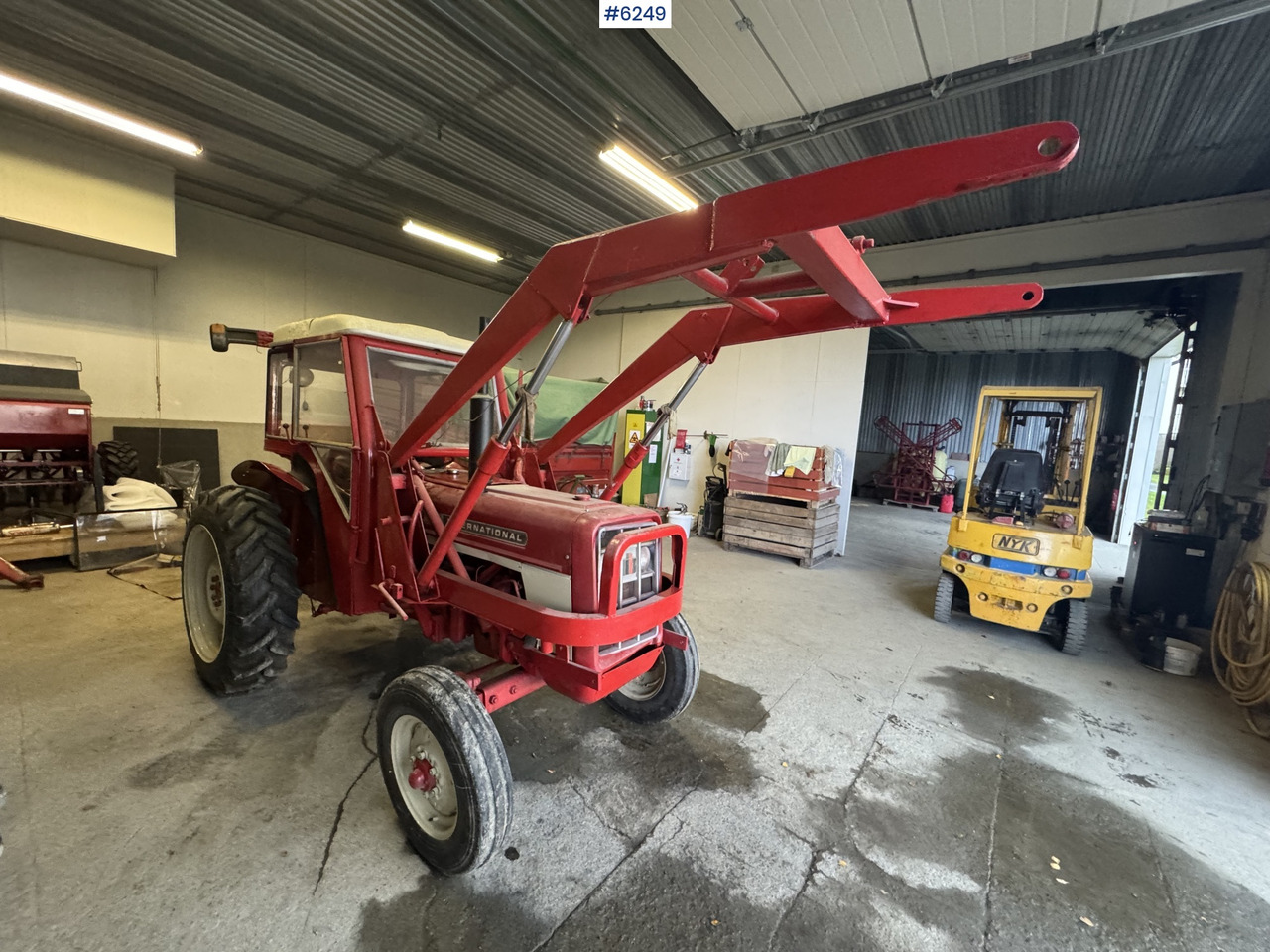 Leasing  1973 International 444 w/ Bjørnerud loader and bucket. WATCH VIDEO 1973 International 444 w/ Bjørnerud loader and bucket. WATCH VIDEO: obrázok 8