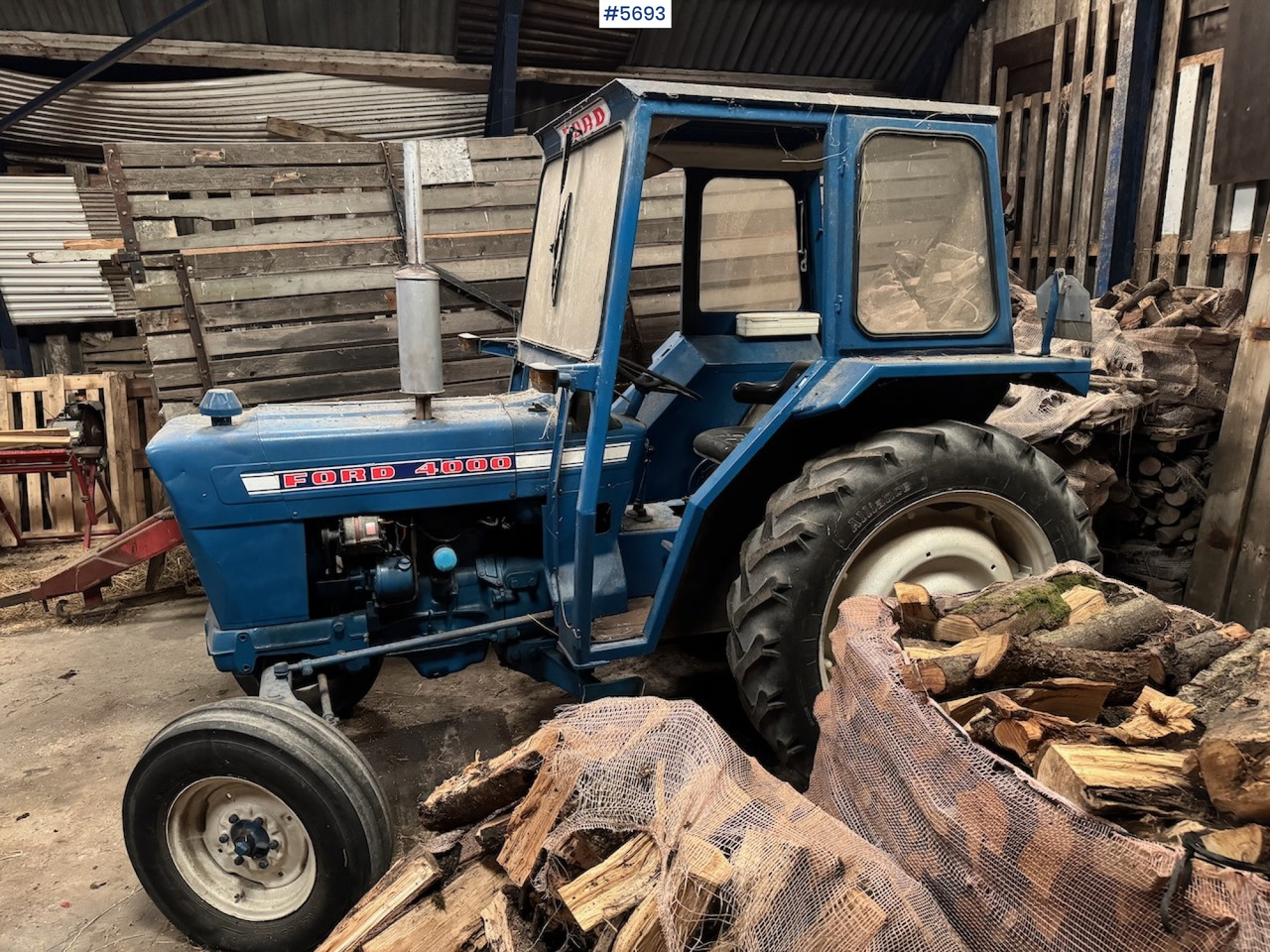 1975 Ford 4000 - Traktor: obrázok 3 1975 Ford 4000 - Traktor: obrázok 3