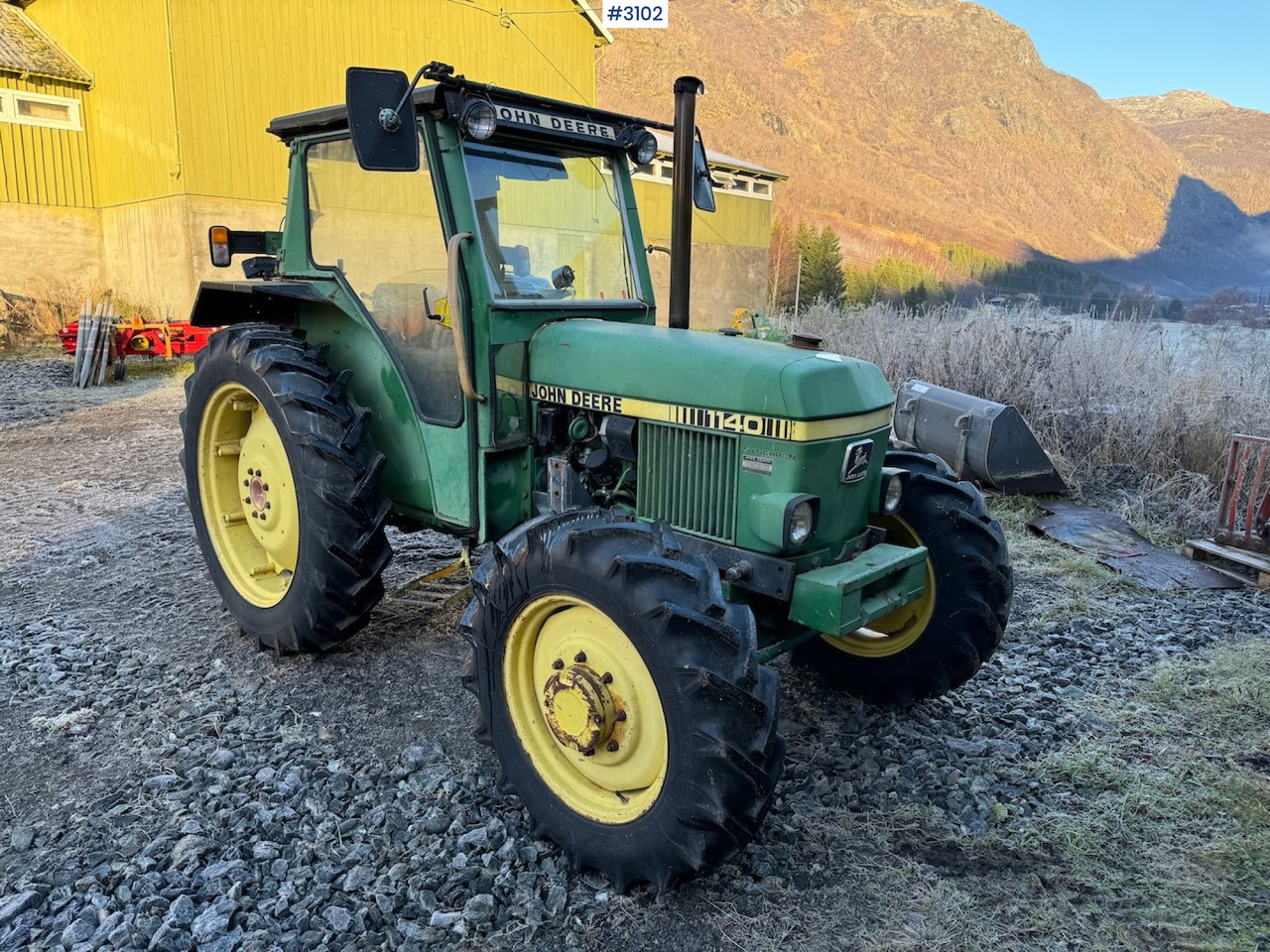 1981 John Deere 1140 Synchron with front loader - Traktor: obrázok 1 1981 John Deere 1140 Synchron with front loader - Traktor: obrázok 1