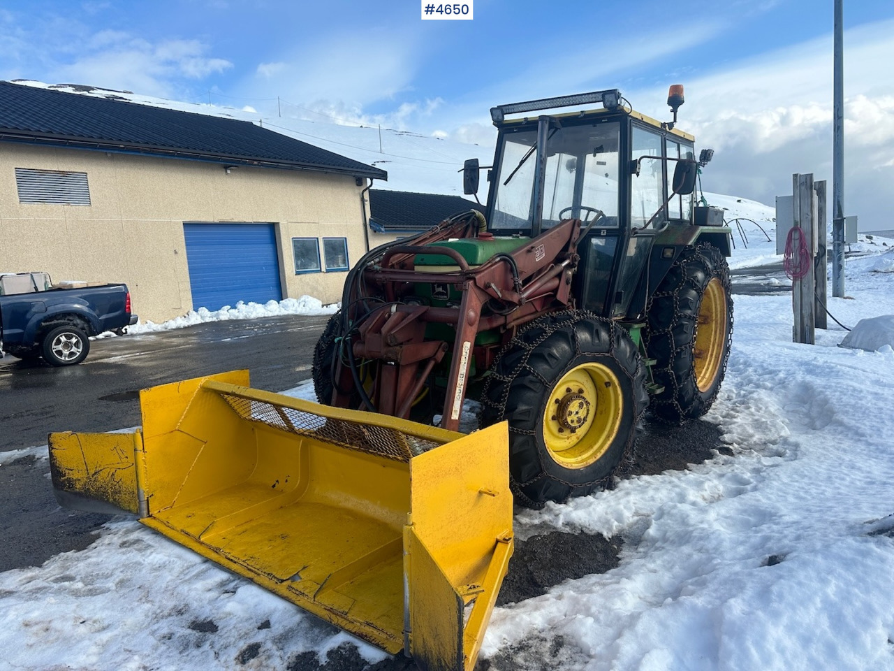 1981 John Deere 2040 w/ loader, triangle, snow blower, pallet forks and hydraulic unit. WATCH VIDEO. - Traktor: obrázok 1 1981 John Deere 2040 w/ loader, triangle, snow blower, pallet forks and hydraulic unit. WATCH VIDEO. - Traktor: obrázok 1
