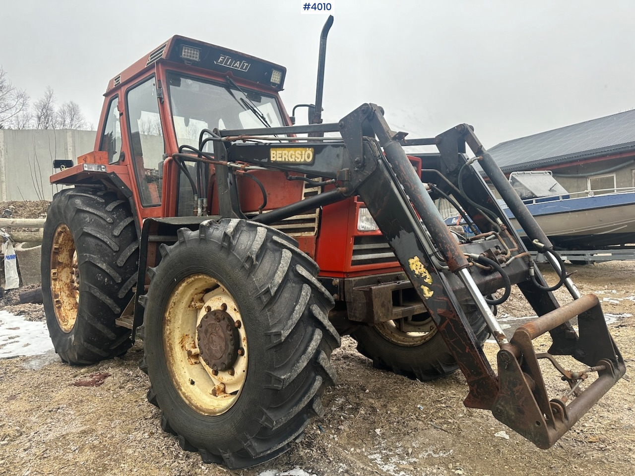 1982 Fiat 780 DT w/ front loader, snow shovel, chains, top link, triangle and extra set of twin wheels. - Traktor: obrázok 1 1982 Fiat 780 DT w/ front loader, snow shovel, chains, top link, triangle and extra set of twin wheels. - Traktor: obrázok 1