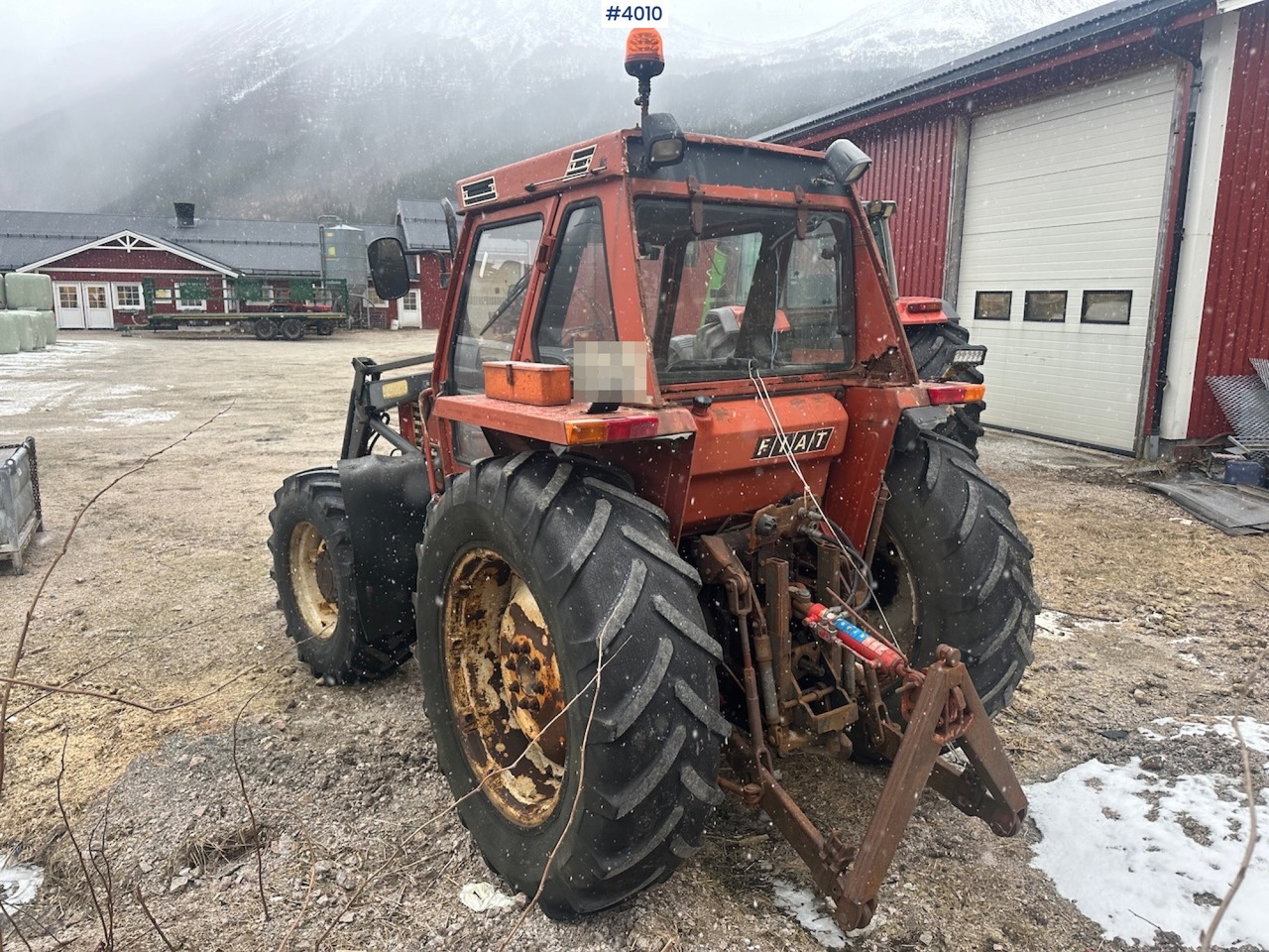 1982 Fiat 780 DT w/ front loader, snow shovel, chains, top link, triangle and extra set of twin wheels. - Traktor: obrázok 5 1982 Fiat 780 DT w/ front loader, snow shovel, chains, top link, triangle and extra set of twin wheels. - Traktor: obrázok 5