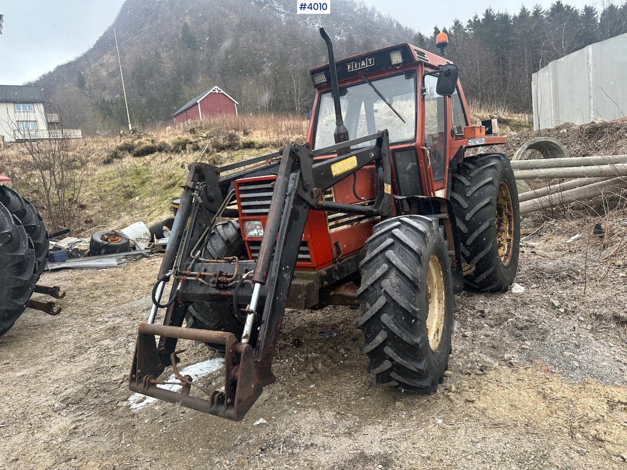 1982 Fiat 780 DT w/ front loader, snow shovel, chains, top link, triangle and extra set of twin wheels. - Traktor: obrázok 2 1982 Fiat 780 DT w/ front loader, snow shovel, chains, top link, triangle and extra set of twin wheels. - Traktor: obrázok 2