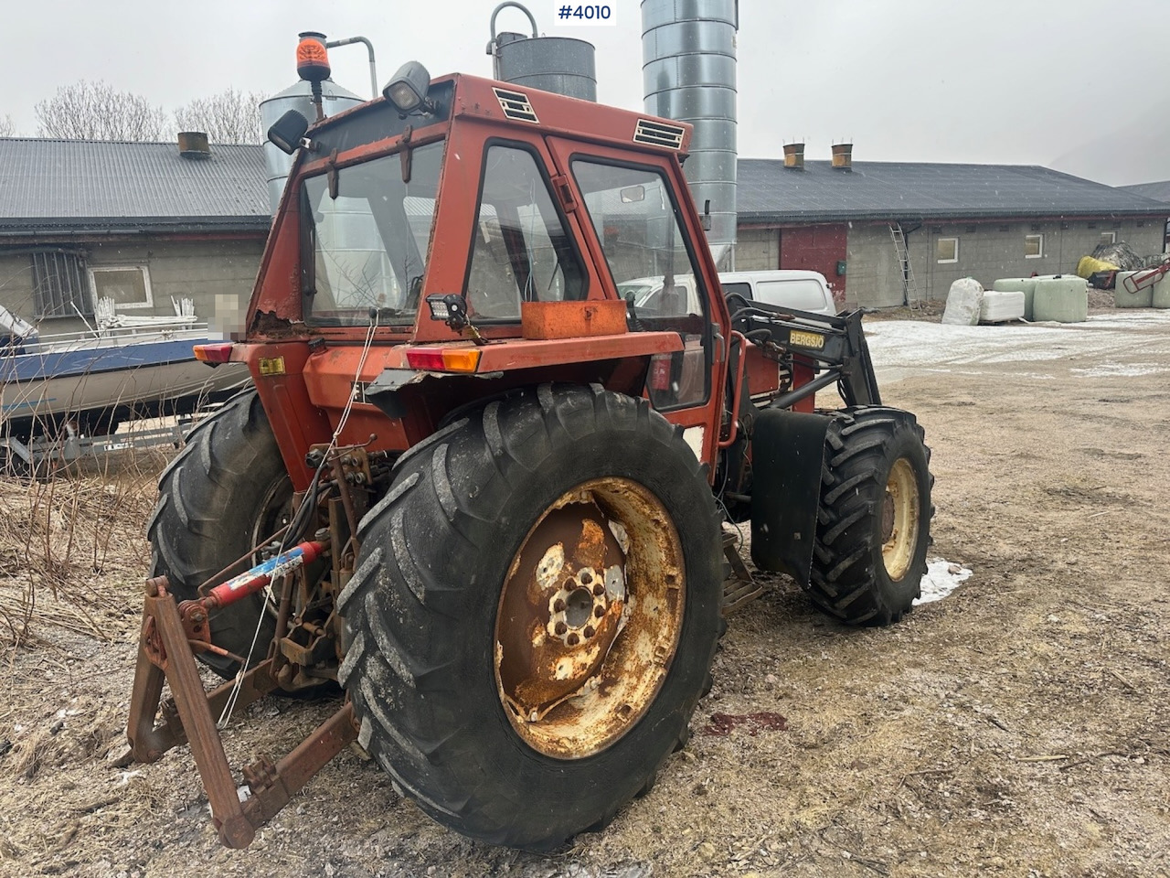 1982 Fiat 780 DT w/ front loader, snow shovel, chains, top link, triangle and extra set of twin wheels. - Traktor: obrázok 4 1982 Fiat 780 DT w/ front loader, snow shovel, chains, top link, triangle and extra set of twin wheels. - Traktor: obrázok 4