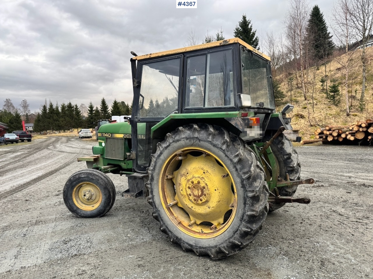 1982 John Deere 1140 4x2 Tractor w/ Twin Wheels and Chains. - Traktor: obrázok 4 1982 John Deere 1140 4x2 Tractor w/ Twin Wheels and Chains. - Traktor: obrázok 4