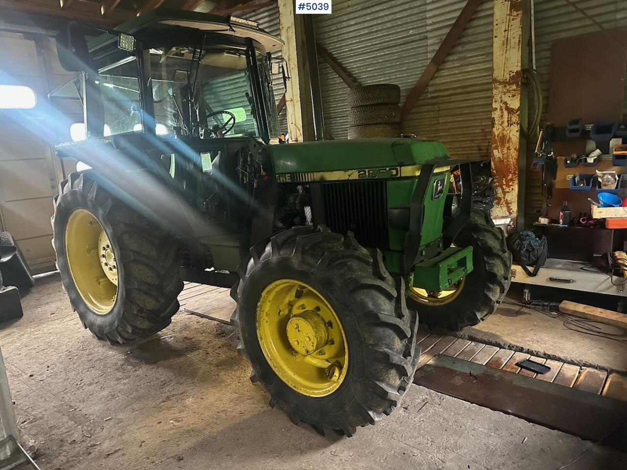 1987 John Deere 2850 Synchron w/ front loader - Traktor: obrázok 1 1987 John Deere 2850 Synchron w/ front loader - Traktor: obrázok 1