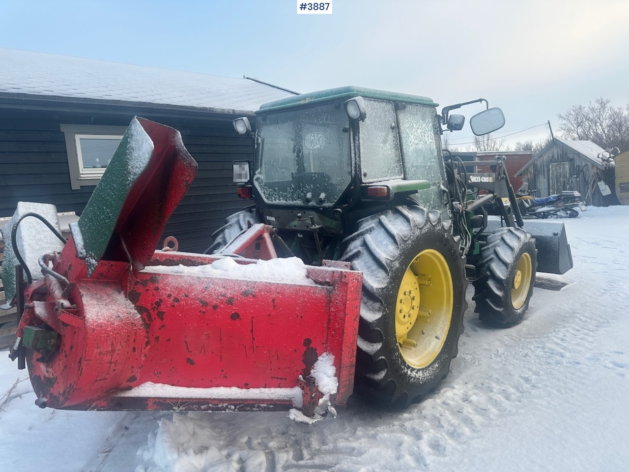 1987 John Deere Power Synchron 2450 4x4 w/ Quicke 4300 front loader, snow blower and gravel bucket. WATCH VIDEO. - Traktor: obrázok 3 1987 John Deere Power Synchron 2450 4x4 w/ Quicke 4300 front loader, snow blower and gravel bucket. WATCH VIDEO. - Traktor: obrázok 3
