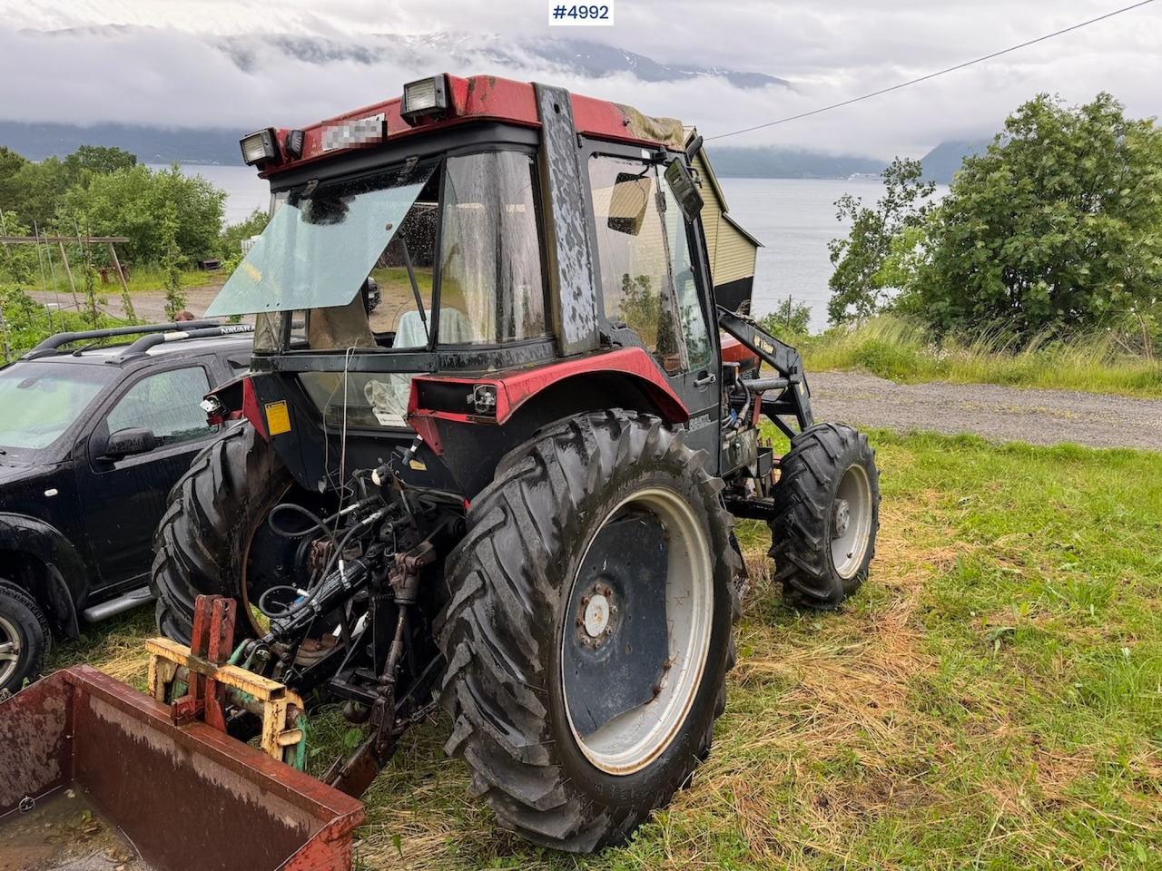 1988 Case International 585 XL w/ front loader. - Traktor: obrázok 3 1988 Case International 585 XL w/ front loader. - Traktor: obrázok 3