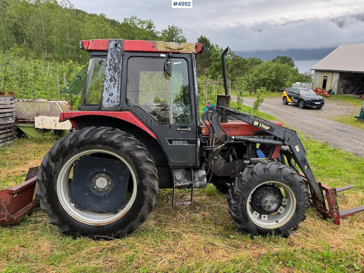 1988 Case International 585 XL w/ front loader. - Traktor: obrázok 2 1988 Case International 585 XL w/ front loader. - Traktor: obrázok 2