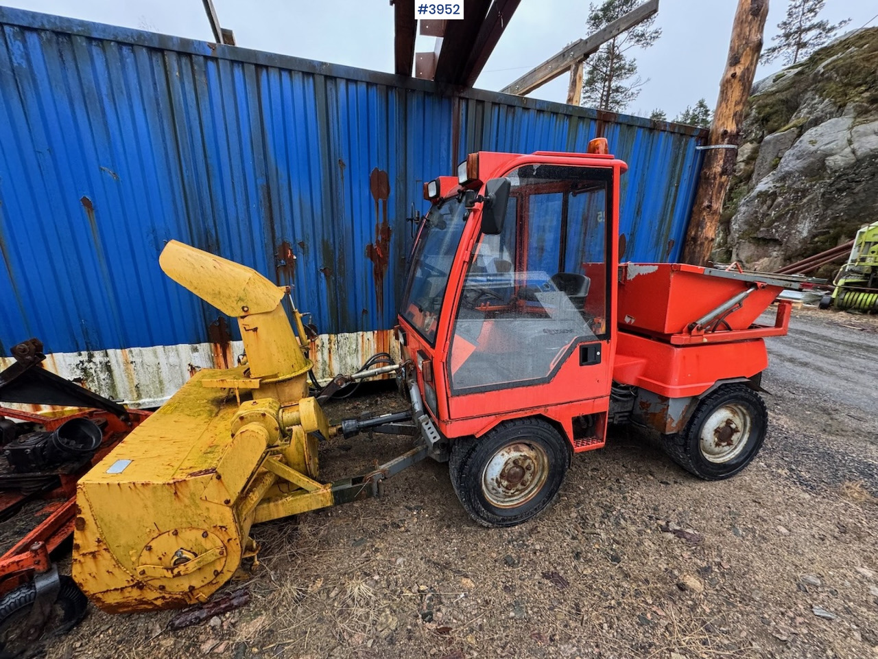 1996 Holder 240 with some equipment - Traktor: obrázok 1 1996 Holder 240 with some equipment - Traktor: obrázok 1