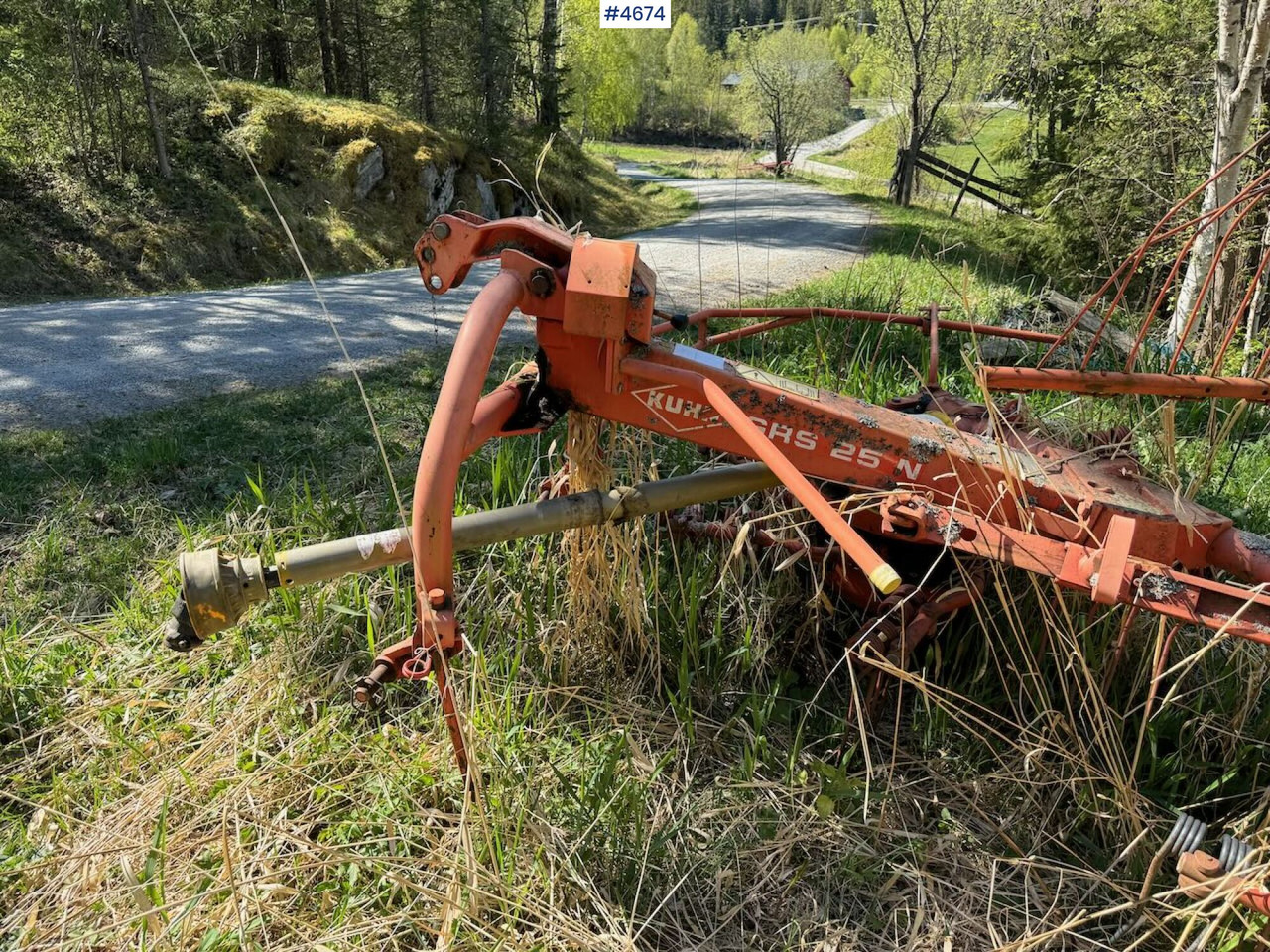 1998 Kuhn GRS 25 - Stroje na zber krmovín: obrázok 4 1998 Kuhn GRS 25 - Stroje na zber krmovín: obrázok 4