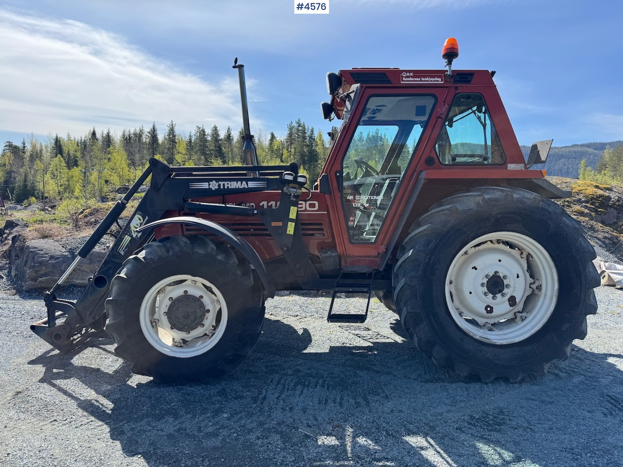 2002 Fiat 110-90 DT w/front loader. 1590 hours! - Traktor: obrázok 1 2002 Fiat 110-90 DT w/front loader. 1590 hours! - Traktor: obrázok 1