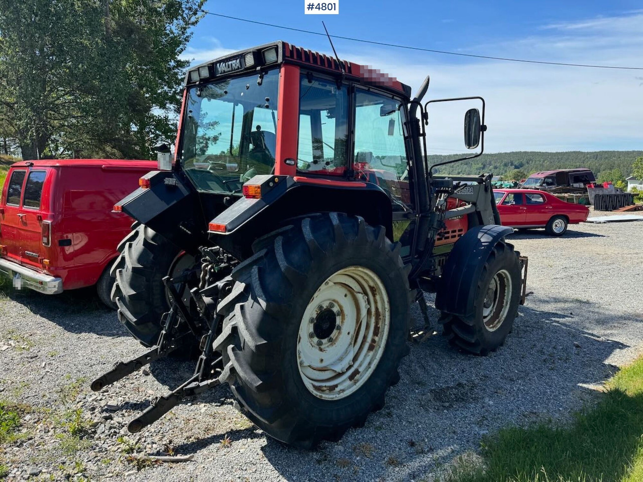 2002 Valtra 6300 4x4 w/ front loader - Traktor: obrázok 5 2002 Valtra 6300 4x4 w/ front loader - Traktor: obrázok 5