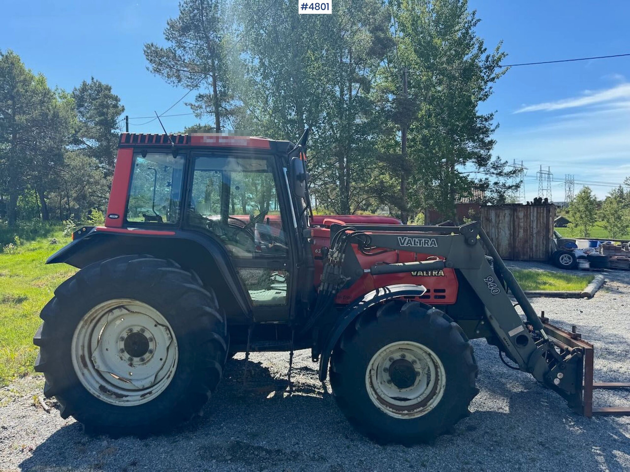 2002 Valtra 6300 4x4 w/ front loader - Traktor: obrázok 4 2002 Valtra 6300 4x4 w/ front loader - Traktor: obrázok 4