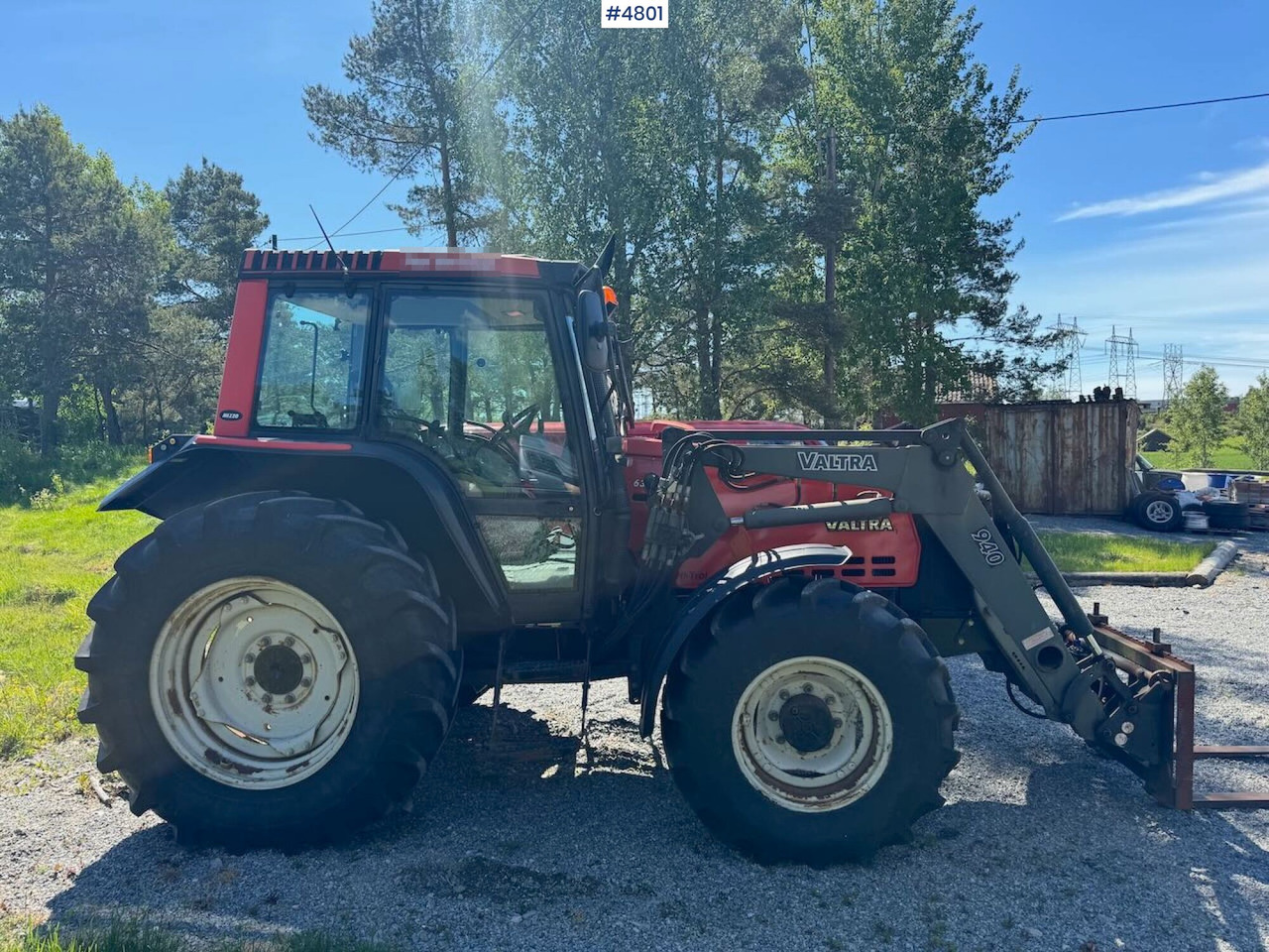2002 Valtra 6300 4x4 w/ front loader - Traktor: obrázok 3 2002 Valtra 6300 4x4 w/ front loader - Traktor: obrázok 3