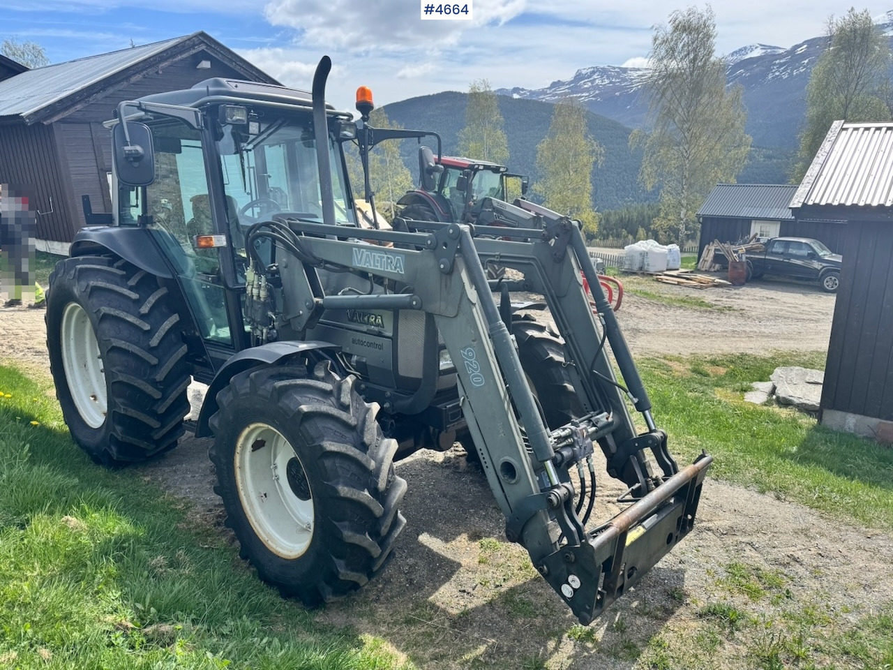 2003 Valtra A85-4 4x4 with Front Loader – 4450 hours! - Traktor: obrázok 3 2003 Valtra A85-4 4x4 with Front Loader – 4450 hours! - Traktor: obrázok 3