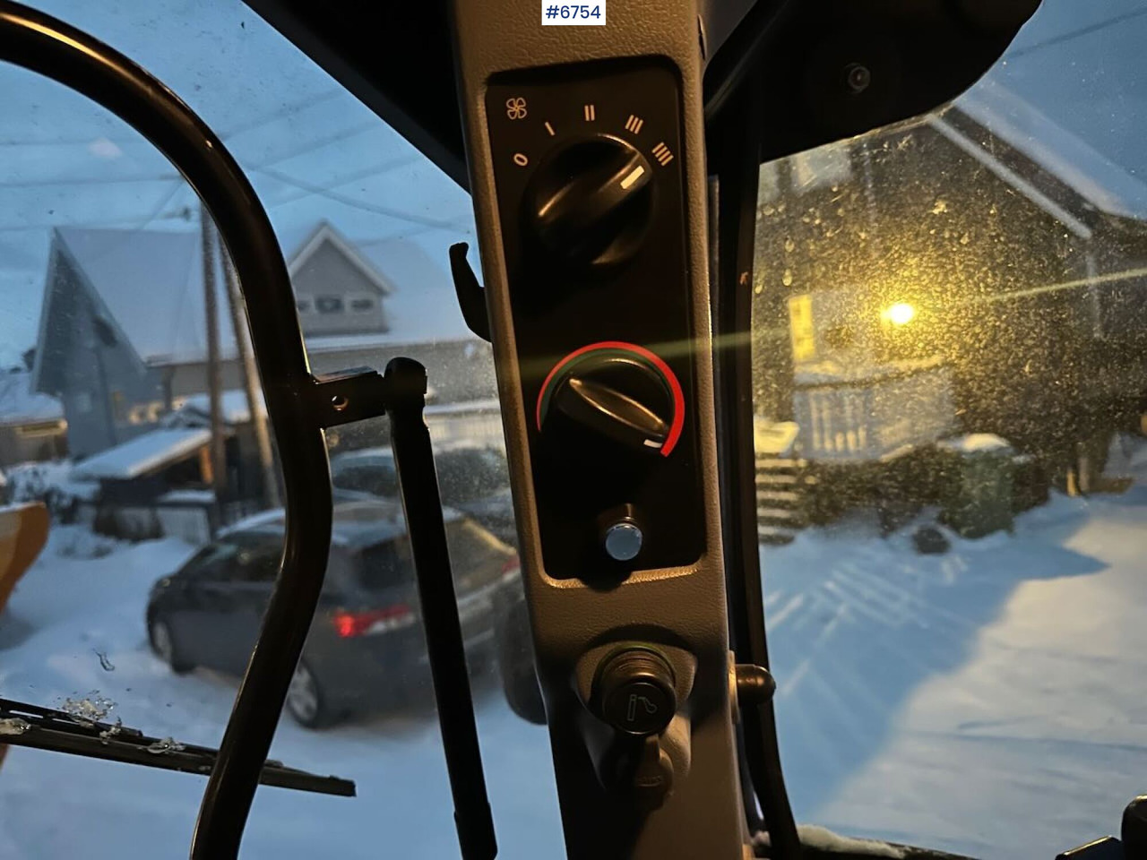 Traktor 2004 New Holland TS115A 4x4 w/ Front loader, bucket, grading bucket and snow blower.: obrázok 22