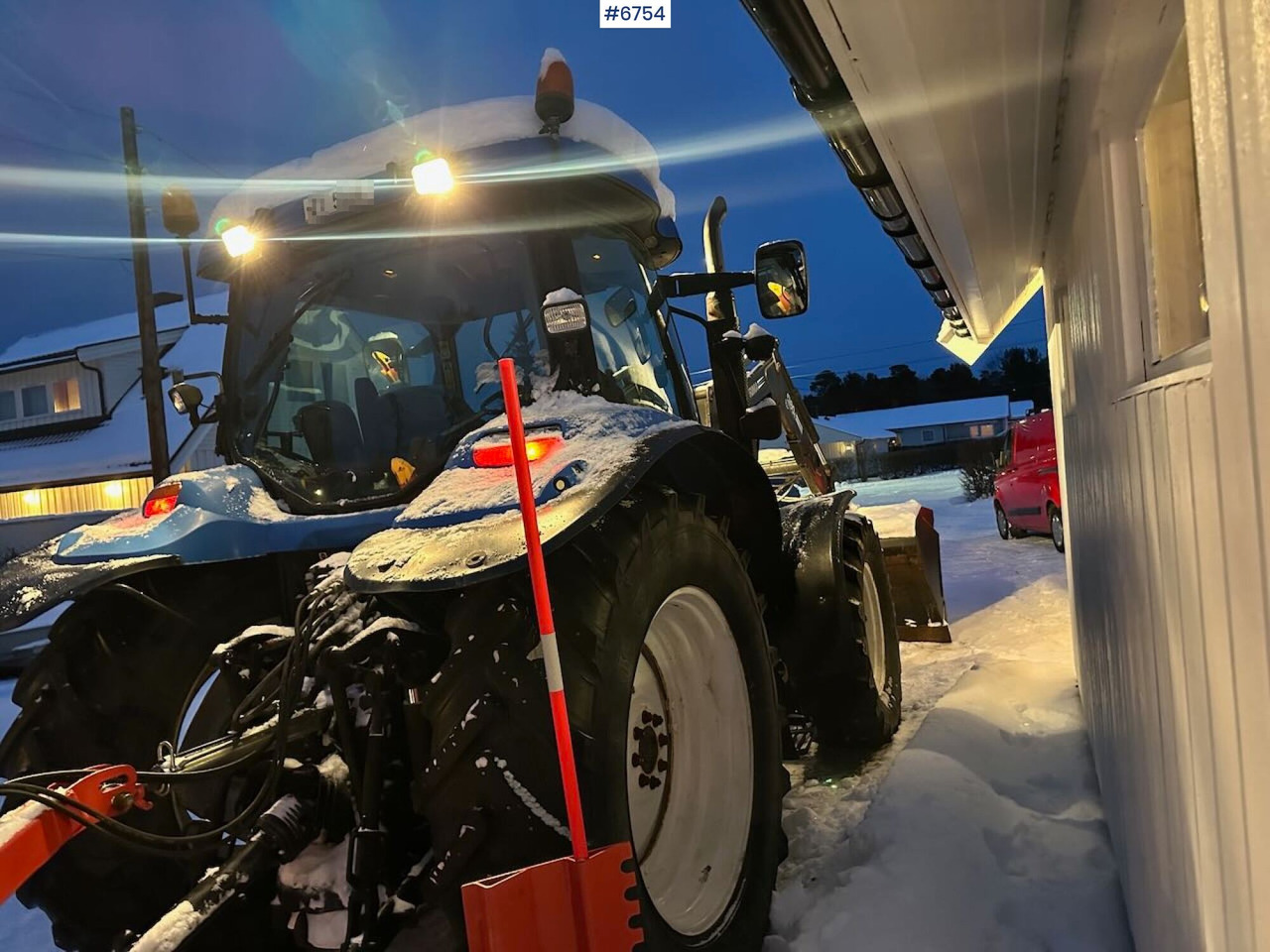 2004 New Holland TS115A 4x4 w/ Front loader, bucket, grading bucket and snow blower. - Traktor: obrázok 5 2004 New Holland TS115A 4x4 w/ Front loader, bucket, grading bucket and snow blower. - Traktor: obrázok 5