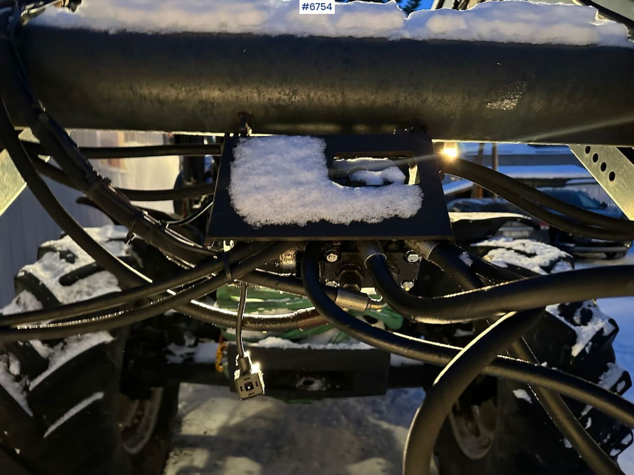 Traktor 2004 New Holland TS115A 4x4 w/ Front loader, bucket, grading bucket and snow blower.: obrázok 36