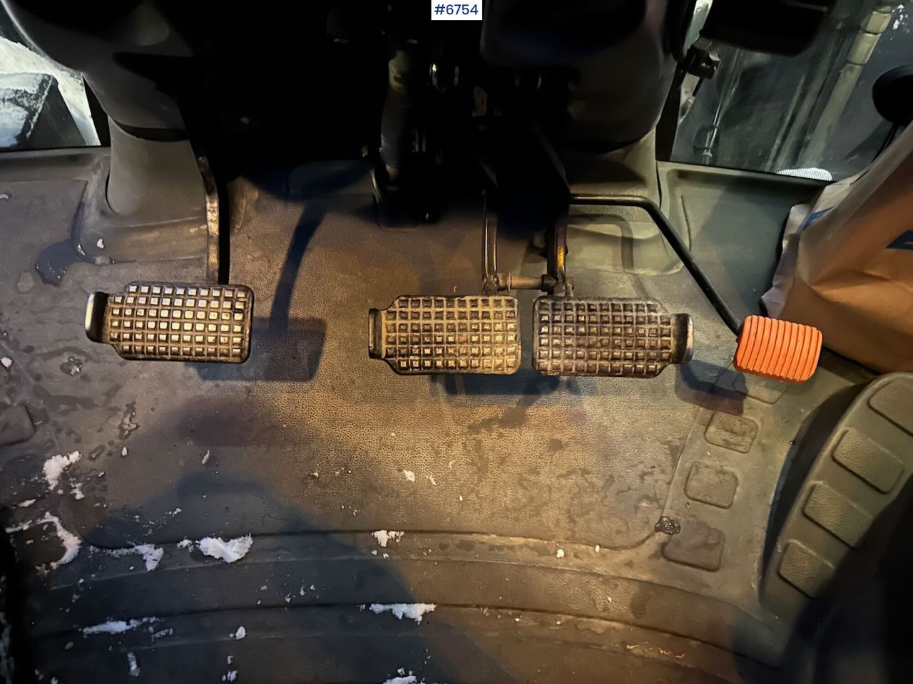 Traktor 2004 New Holland TS115A 4x4 w/ Front loader, bucket, grading bucket and snow blower.: obrázok 15