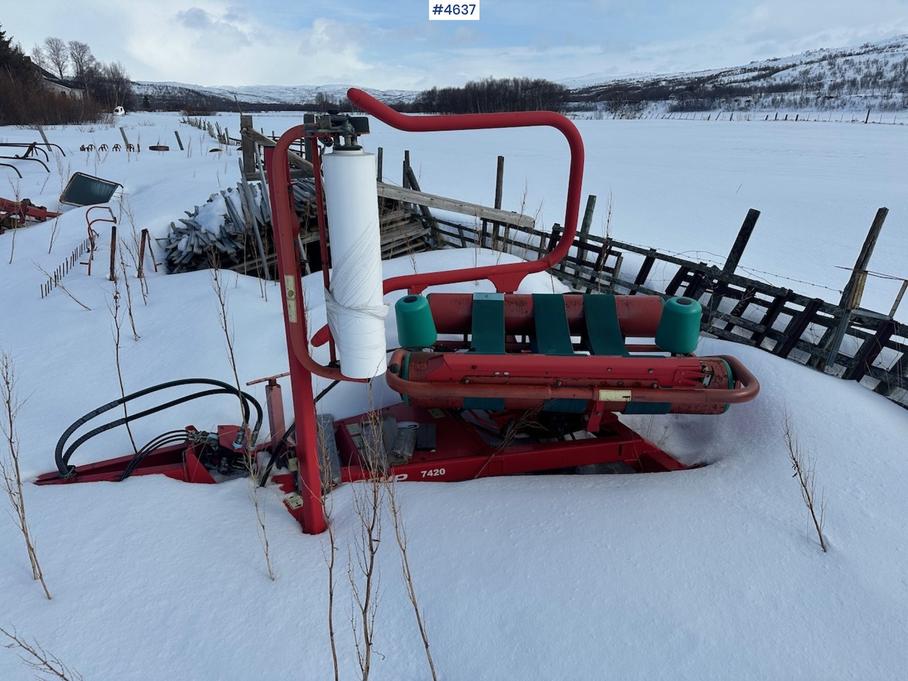 2004 Taarup 7420 Round bale wrapper - Stroje na zber krmovín: obrázok 1 2004 Taarup 7420 Round bale wrapper - Stroje na zber krmovín: obrázok 1