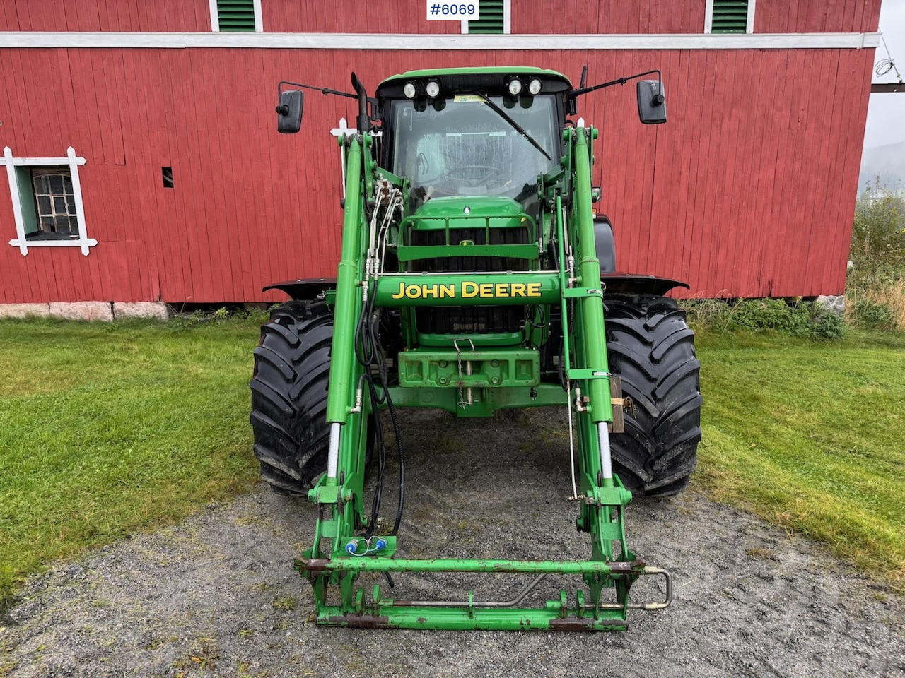 2006 John Deere 6320 w/ front loader, bucket, grapple, pallet fork and chains. Low hours!! - Traktor: obrázok 5 2006 John Deere 6320 w/ front loader, bucket, grapple, pallet fork and chains. Low hours!! - Traktor: obrázok 5