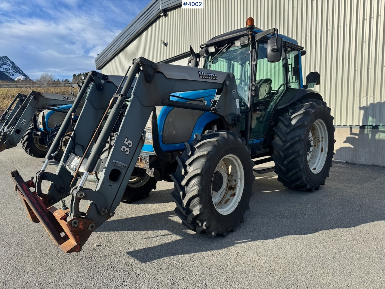 2006 Valtra A95-4 4x4 w/ Front loader. 2700 hours! - Traktor: obrázok 2 2006 Valtra A95-4 4x4 w/ Front loader. 2700 hours! - Traktor: obrázok 2