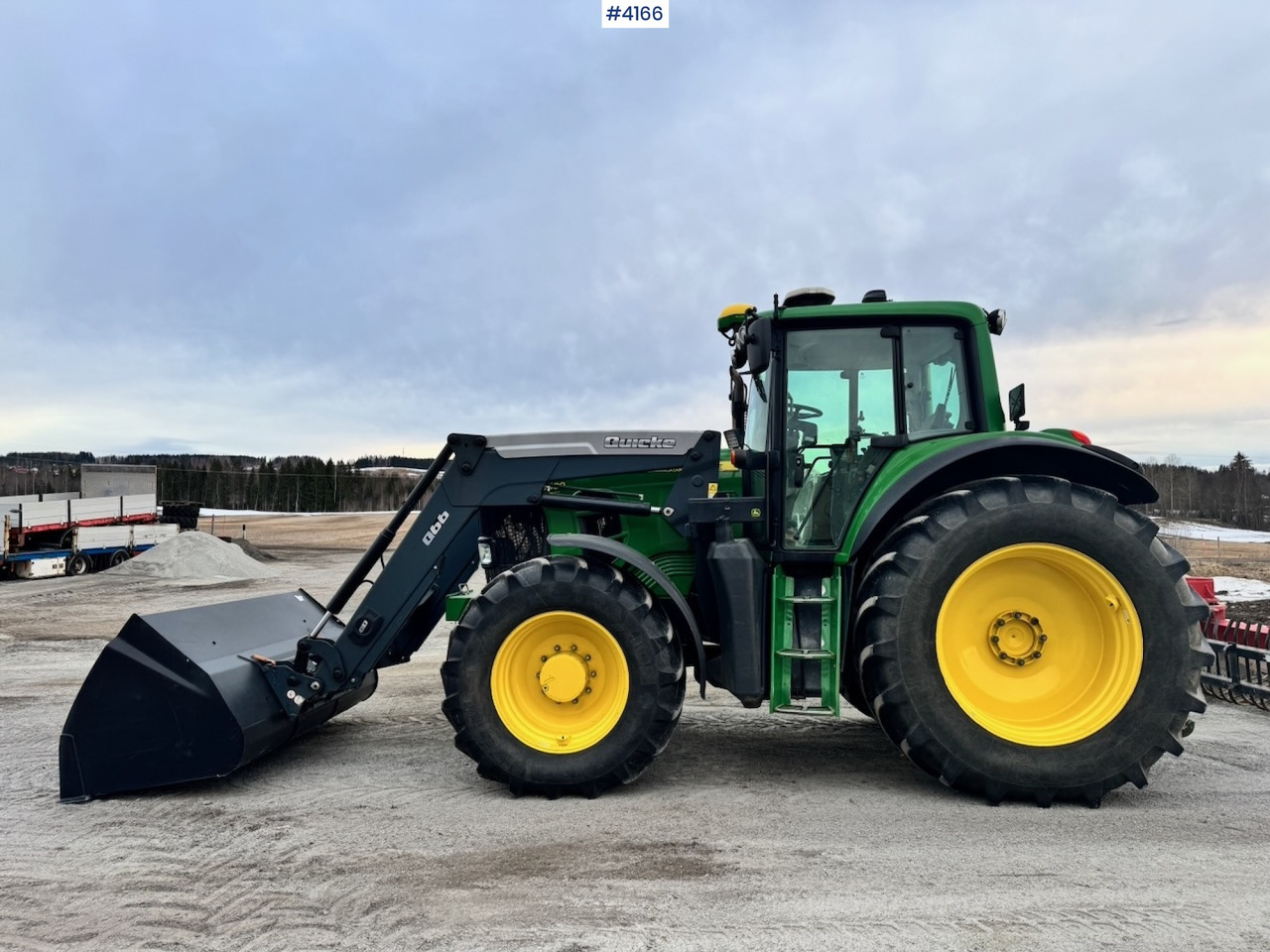 2010 John Deere 7430 w/ Front loader and GPS. 3760 hours! - Traktor: obrázok 2 2010 John Deere 7430 w/ Front loader and GPS. 3760 hours! - Traktor: obrázok 2