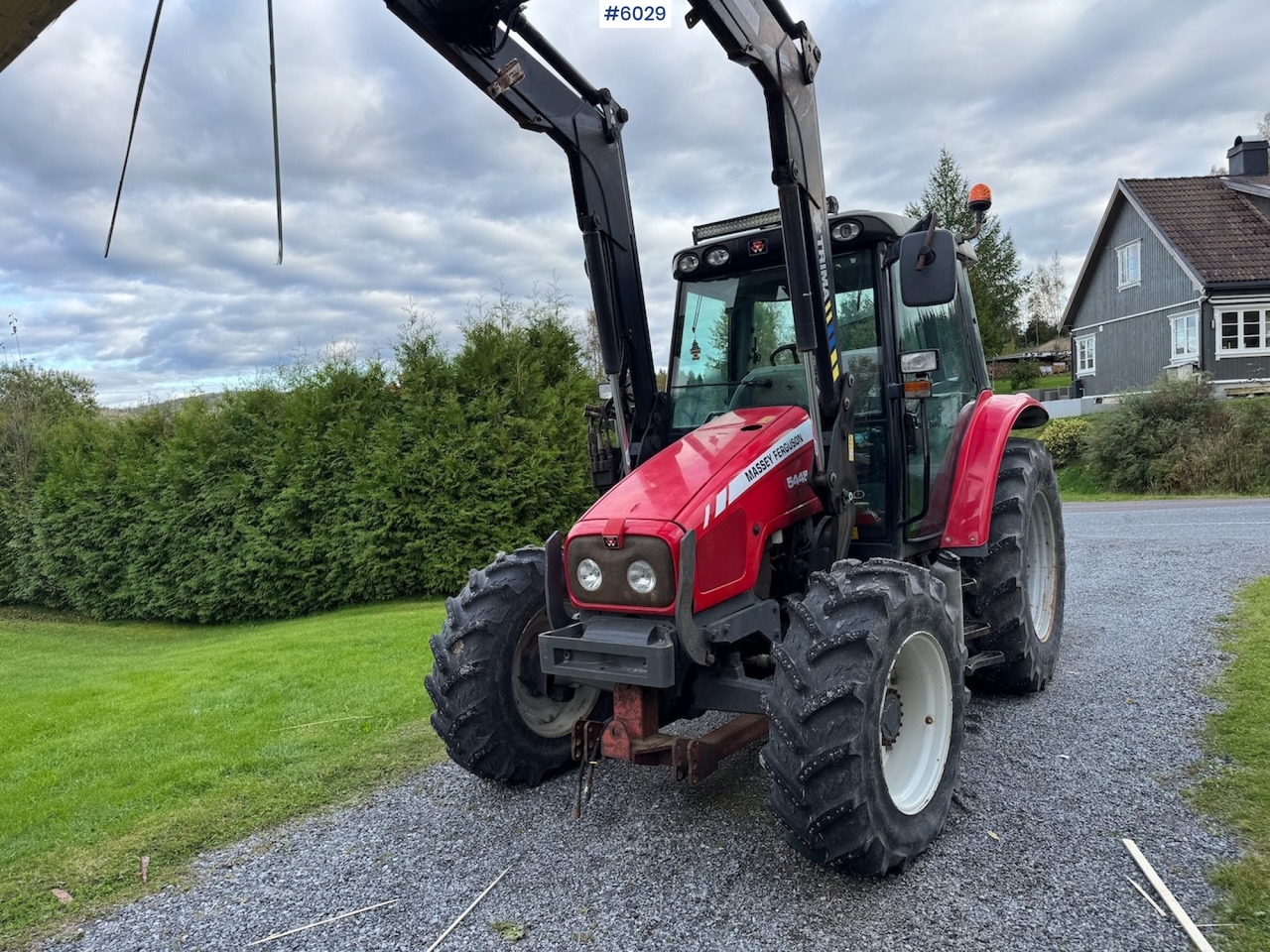 2010 Massey Ferguson 5445 with Front Loader - Traktor: obrázok 2 2010 Massey Ferguson 5445 with Front Loader - Traktor: obrázok 2