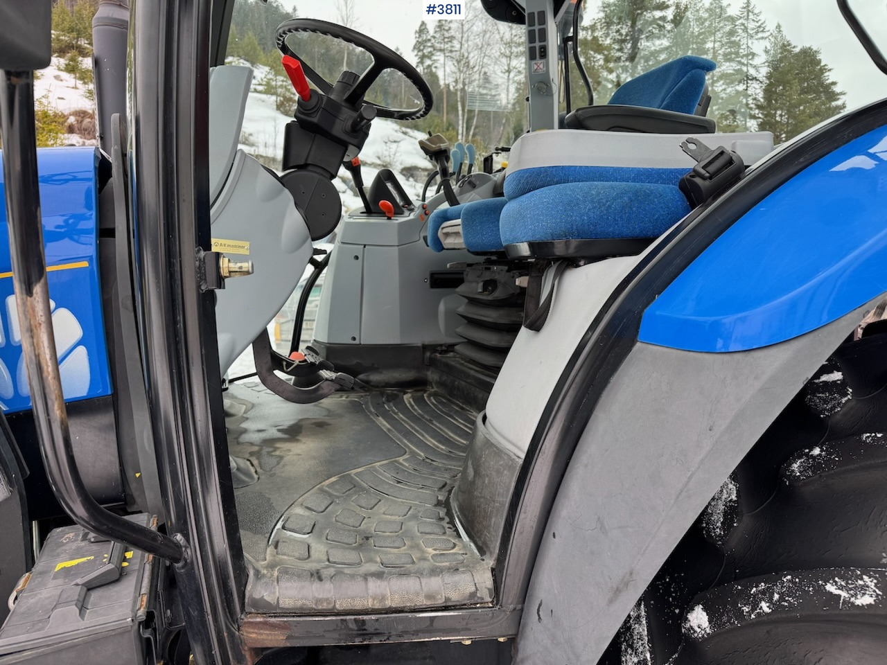 2010 New Holland T6020 Elite w/front loader - Traktor: obrázok 5 2010 New Holland T6020 Elite w/front loader - Traktor: obrázok 5