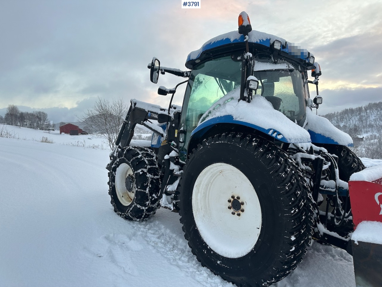 2010 New Holland T6040 4x4 plow rigged tractor w/ Trima +3.0p front loader, brand new chains, snow bucket and Westbjørn snow blower. WATCH VIDEO. - Traktor: obrázok 5 2010 New Holland T6040 4x4 plow rigged tractor w/ Trima +3.0p front loader, brand new chains, snow bucket and Westbjørn snow blower. WATCH VIDEO. - Traktor: obrázok 5