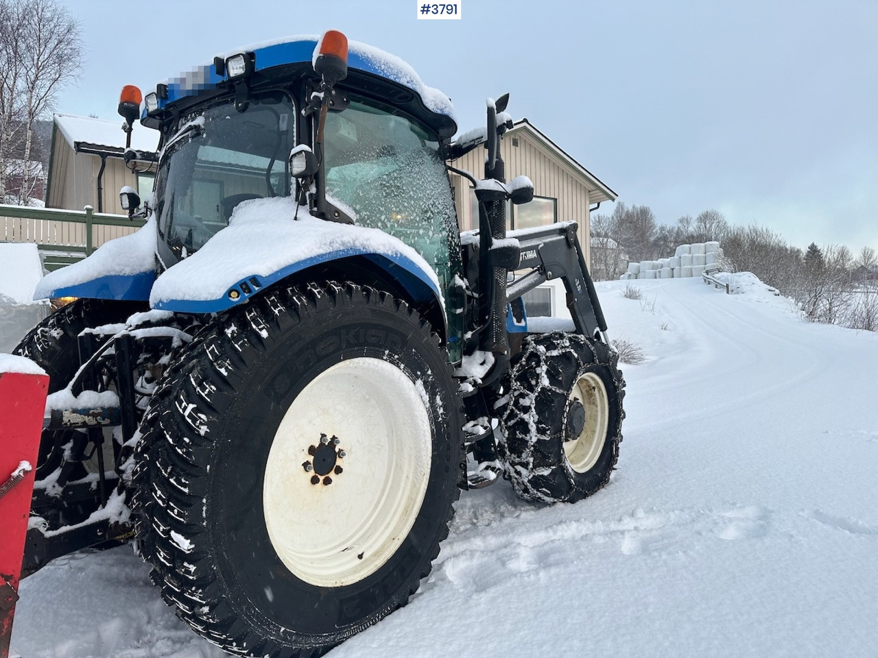 2010 New Holland T6040 4x4 plow rigged tractor w/ Trima +3.0p front loader, brand new chains, snow bucket and Westbjørn snow blower. WATCH VIDEO. - Traktor: obrázok 4 2010 New Holland T6040 4x4 plow rigged tractor w/ Trima +3.0p front loader, brand new chains, snow bucket and Westbjørn snow blower. WATCH VIDEO. - Traktor: obrázok 4