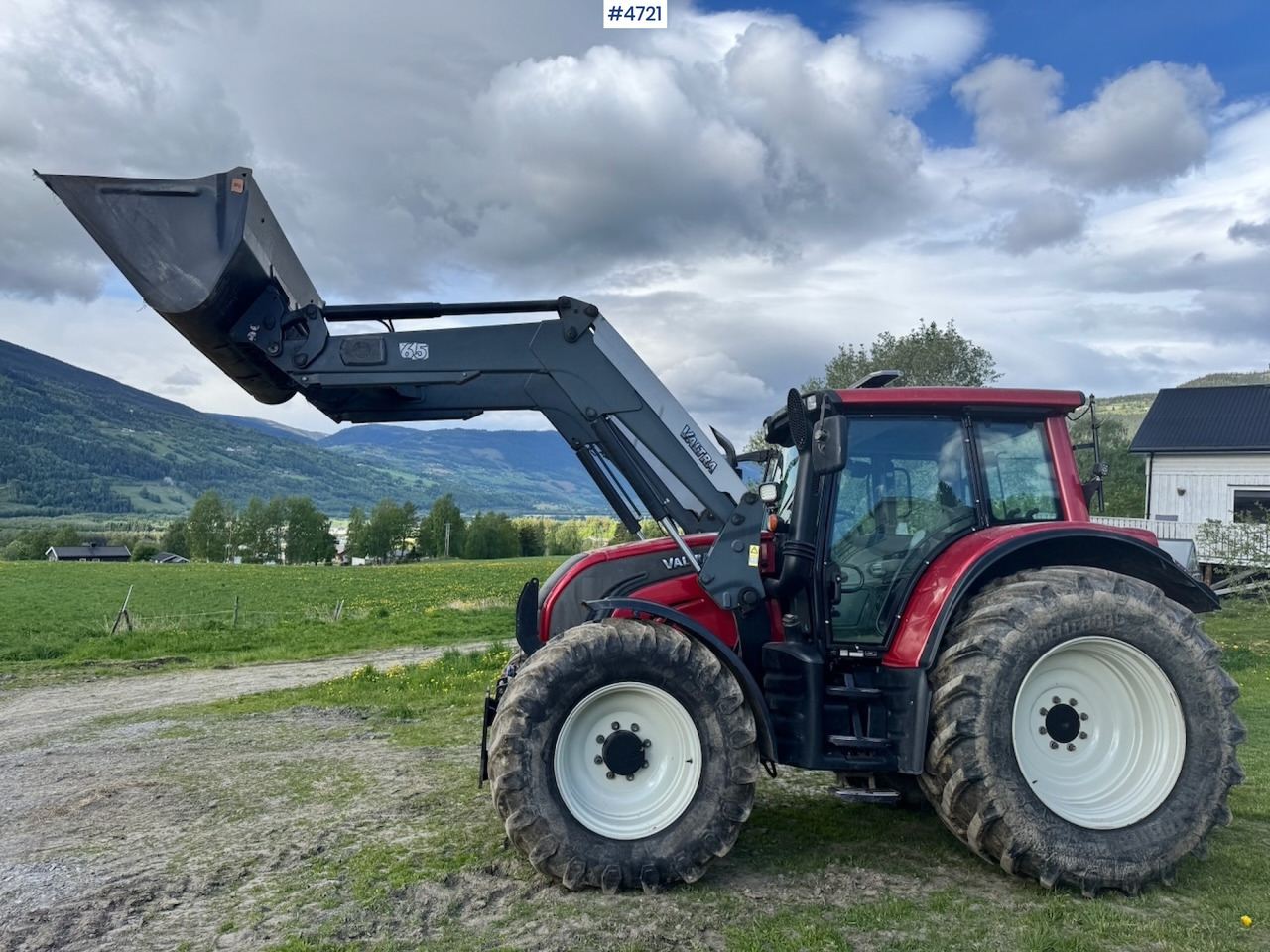 2010 Valtra N142 equipped for snow clearing with front loader - Traktor: obrázok 2 2010 Valtra N142 equipped for snow clearing with front loader - Traktor: obrázok 2
