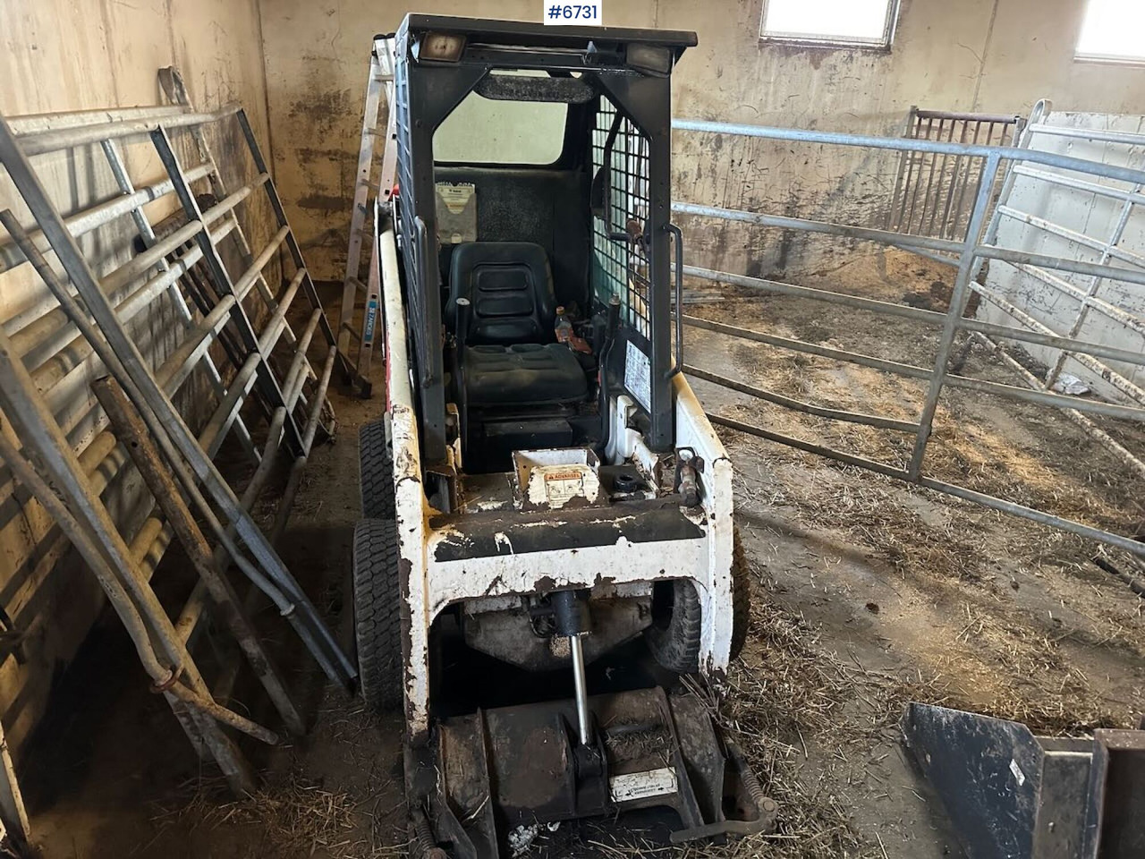2012 Bobcat S70 Mini loader w/ pallet forks and demolition bucket. - Kĺbový nakladač: obrázok 2 2012 Bobcat S70 Mini loader w/ pallet forks and demolition bucket. - Kĺbový nakladač: obrázok 2