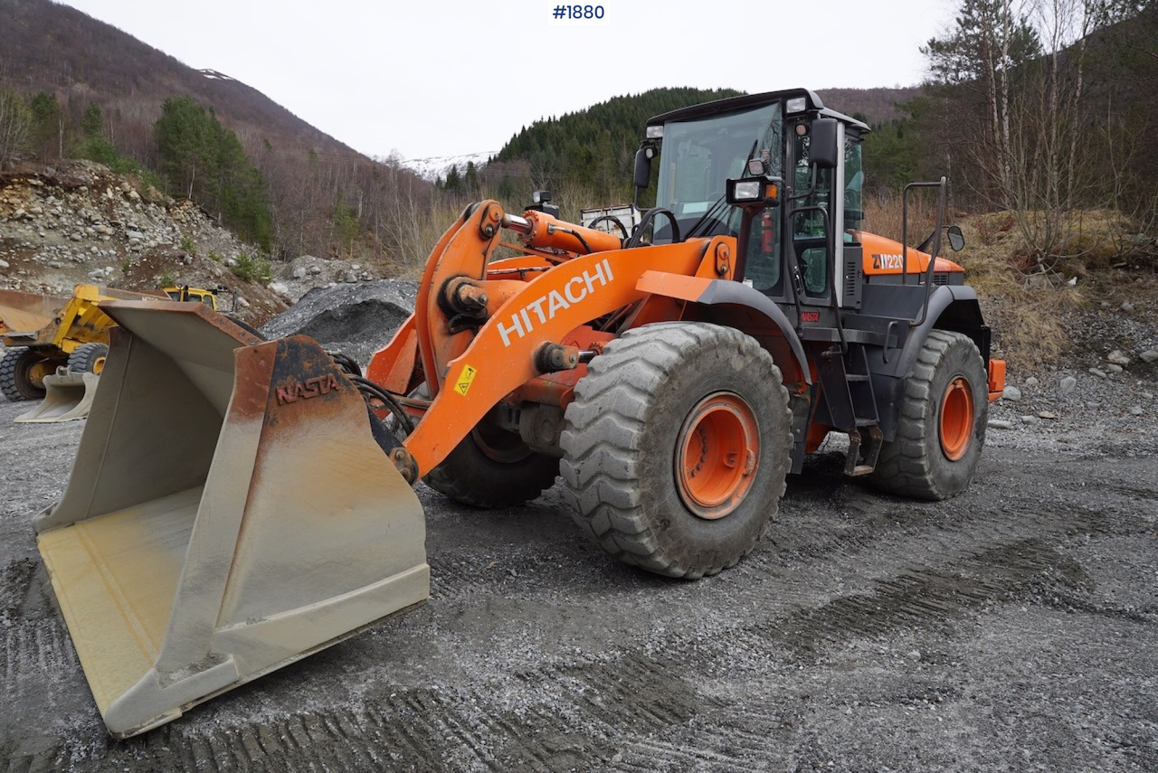 2012 Hitachi ZW220 - Kolesový nakladač: obrázok 2 2012 Hitachi ZW220 - Kolesový nakladač: obrázok 2