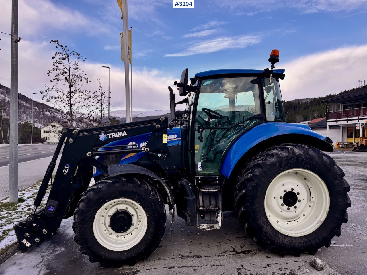 2013 New Holland T5.95 with Trima +2.1P Front Loader. New Engine! - Traktor: obrázok 3 2013 New Holland T5.95 with Trima +2.1P Front Loader. New Engine! - Traktor: obrázok 3
