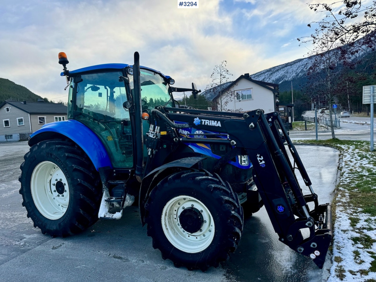 2013 New Holland T5.95 with Trima +2.1P Front Loader. New Engine! - Traktor: obrázok 1 2013 New Holland T5.95 with Trima +2.1P Front Loader. New Engine! - Traktor: obrázok 1