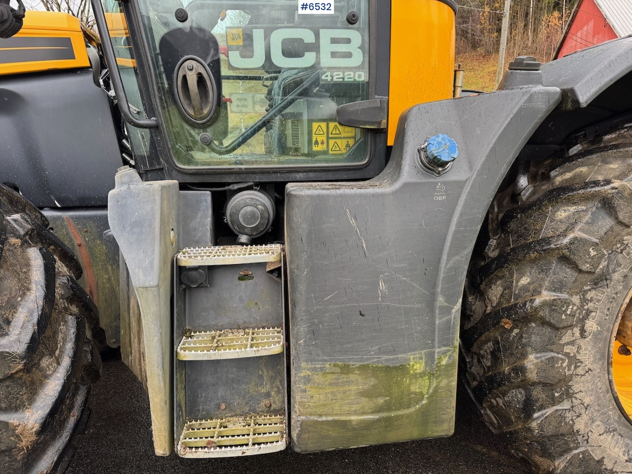 2015 JCB Fastrack 4220 w/ front hydraulics, front PTO and plow plate. Low hours! - Traktor: obrázok 5 2015 JCB Fastrack 4220 w/ front hydraulics, front PTO and plow plate. Low hours! - Traktor: obrázok 5