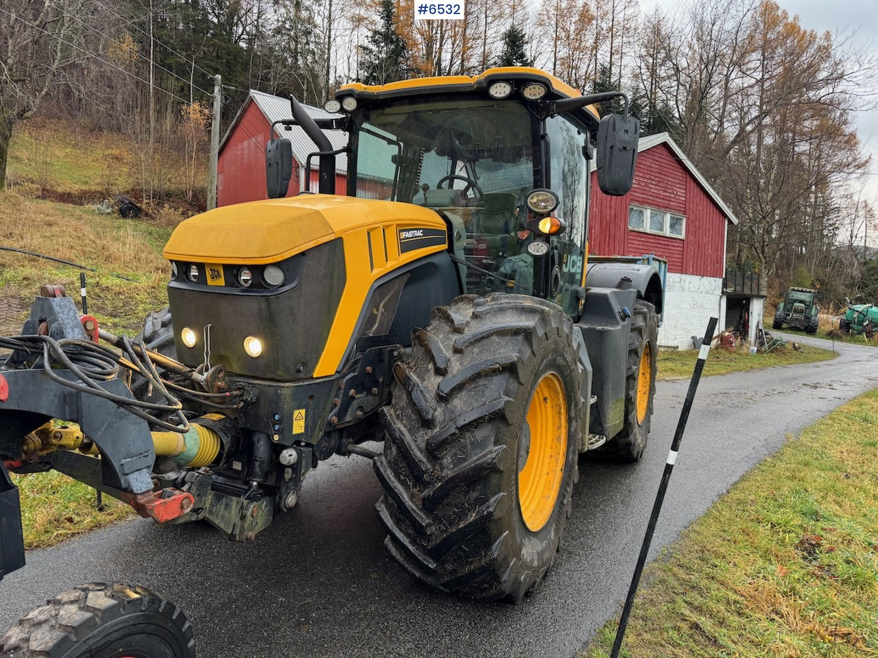 2015 JCB Fastrack 4220 w/ front hydraulics, front PTO and plow plate. Low hours! - Traktor: obrázok 2 2015 JCB Fastrack 4220 w/ front hydraulics, front PTO and plow plate. Low hours! - Traktor: obrázok 2