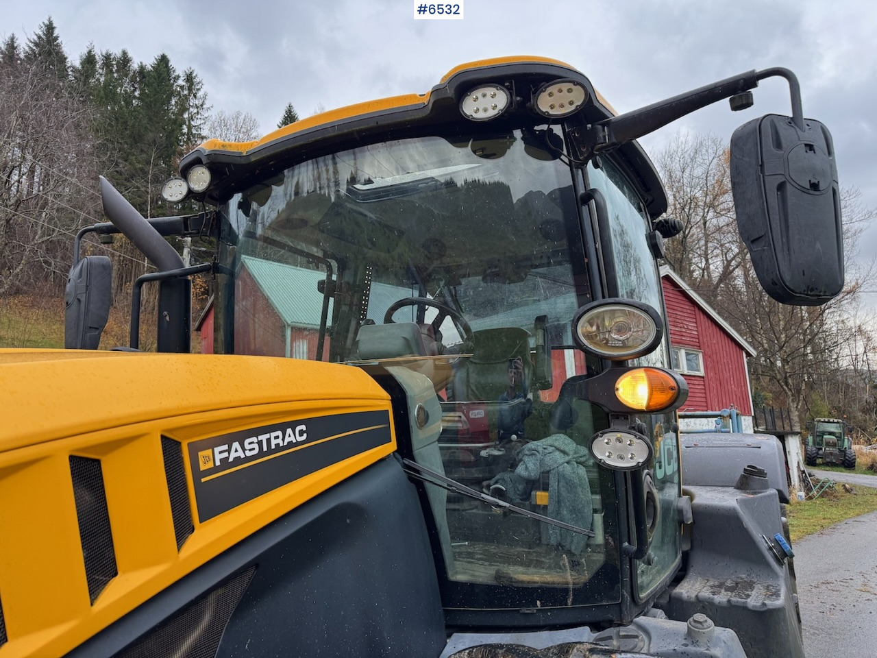 2015 JCB Fastrack 4220 w/ front hydraulics, front PTO and plow plate. Low hours! - Traktor: obrázok 3 2015 JCB Fastrack 4220 w/ front hydraulics, front PTO and plow plate. Low hours! - Traktor: obrázok 3