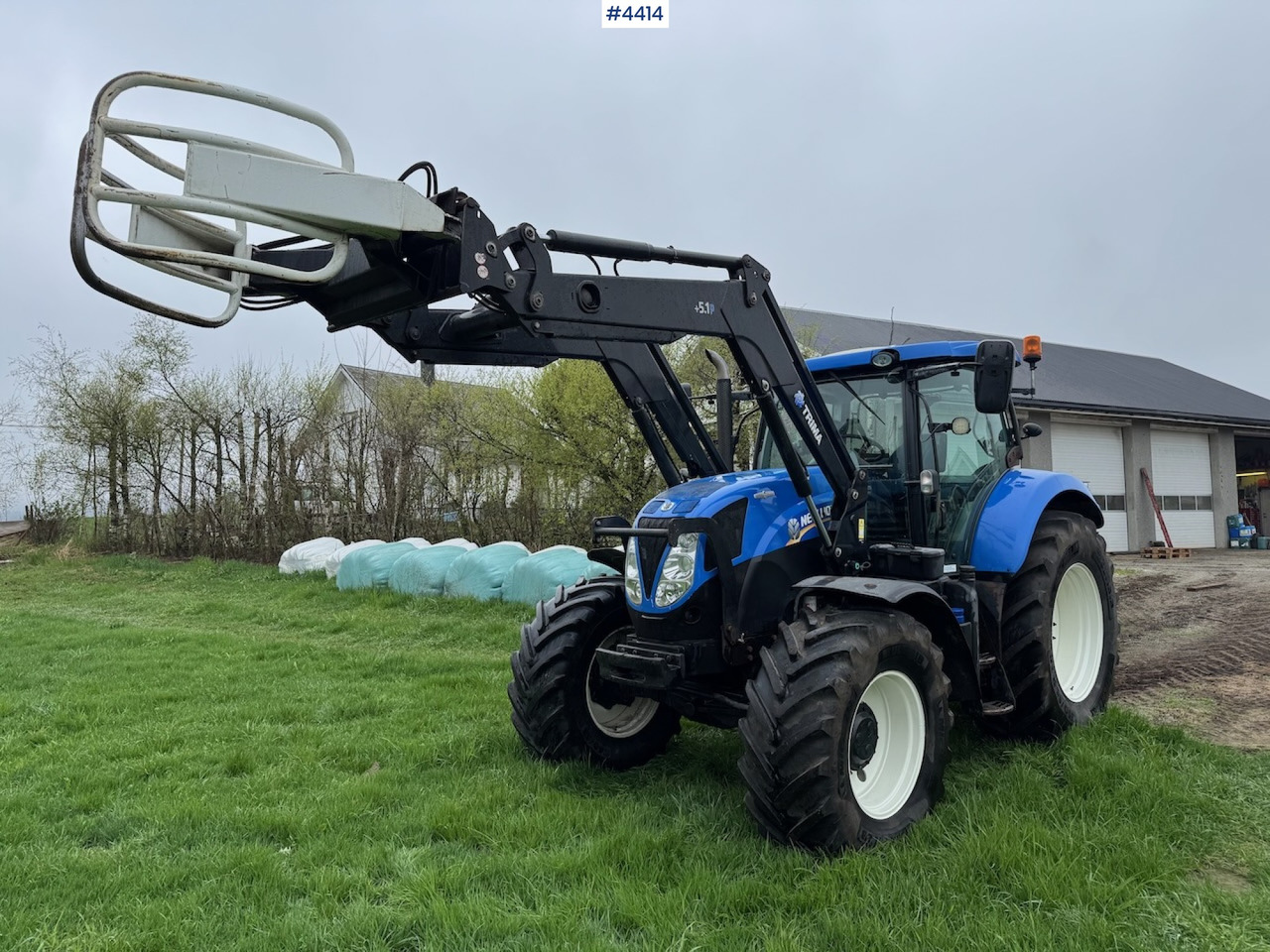 2015 New Holland T7.185 Auto Command w/Front Loader - Traktor: obrázok 1 2015 New Holland T7.185 Auto Command w/Front Loader - Traktor: obrázok 1