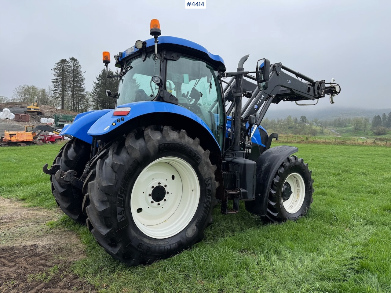 2015 New Holland T7.185 Auto Command w/Front Loader - Traktor: obrázok 4 2015 New Holland T7.185 Auto Command w/Front Loader - Traktor: obrázok 4