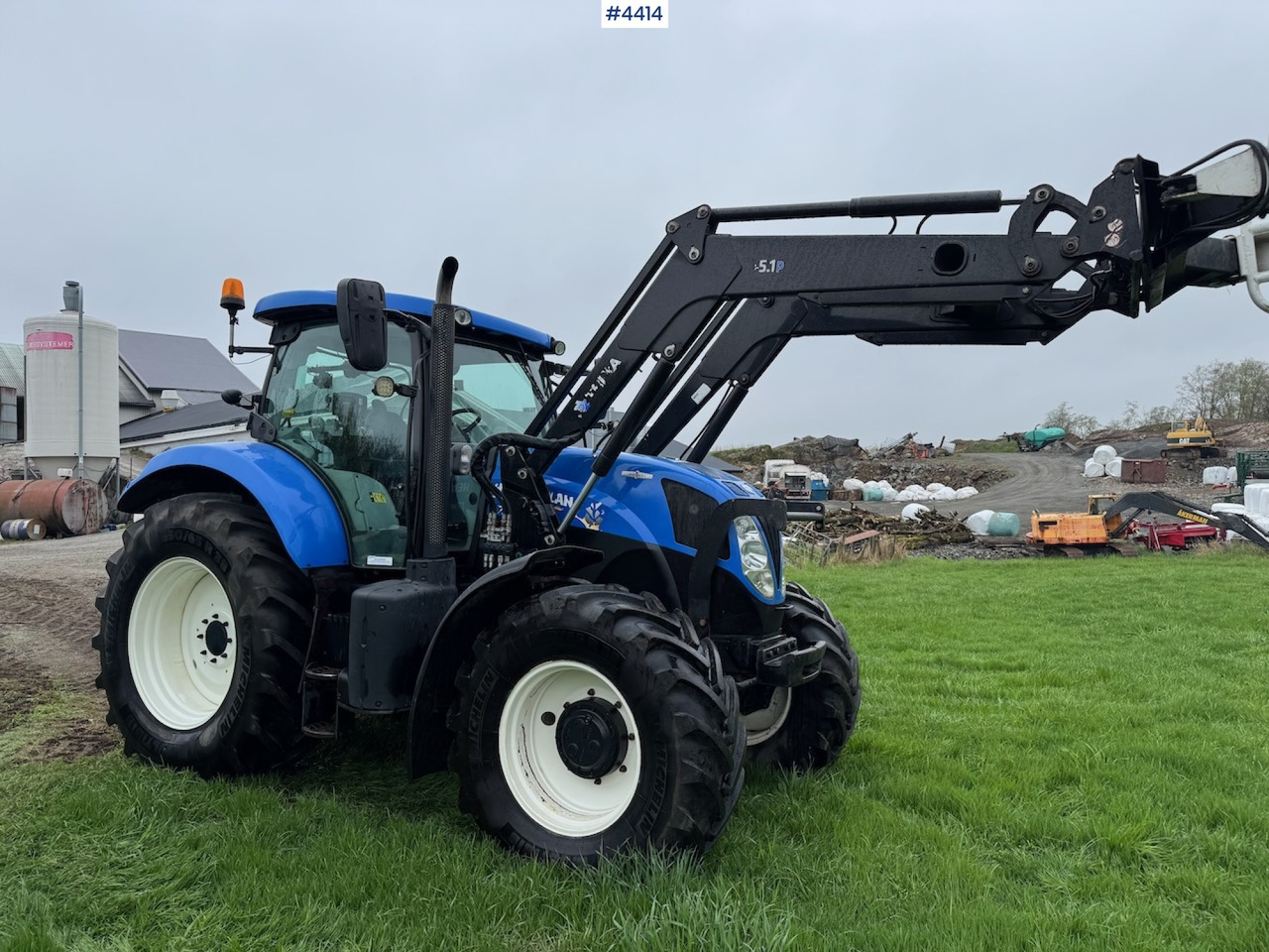 2015 New Holland T7.185 Auto Command w/Front Loader - Traktor: obrázok 2 2015 New Holland T7.185 Auto Command w/Front Loader - Traktor: obrázok 2