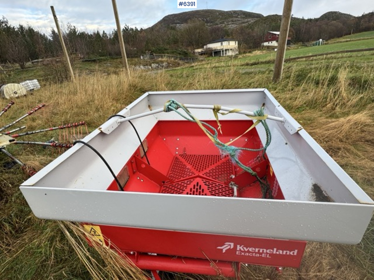 2016 Kverneland fertilizer spreader. Repair object. - Rozmetač hnojiva: obrázok 2 2016 Kverneland fertilizer spreader. Repair object. - Rozmetač hnojiva: obrázok 2