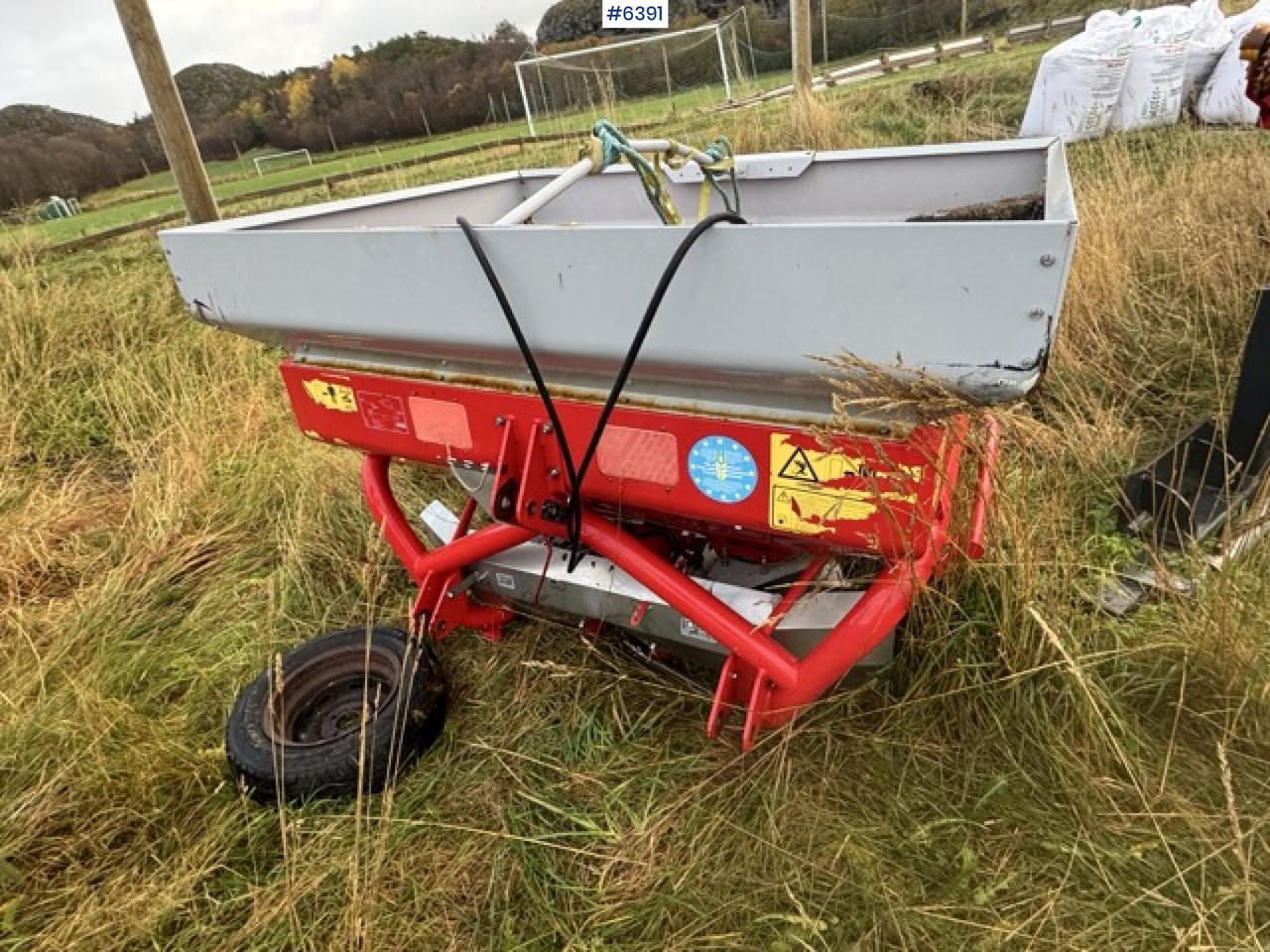 2016 Kverneland fertilizer spreader. Repair object. - Rozmetač hnojiva: obrázok 5 2016 Kverneland fertilizer spreader. Repair object. - Rozmetač hnojiva: obrázok 5