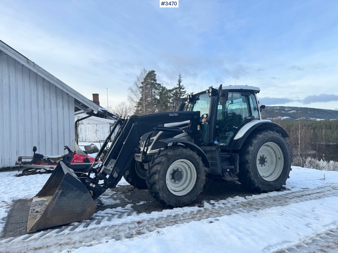 2019 Valtra N134 w/ Front loader and bucket. 900 hours! - Traktor: obrázok 2 2019 Valtra N134 w/ Front loader and bucket. 900 hours! - Traktor: obrázok 2