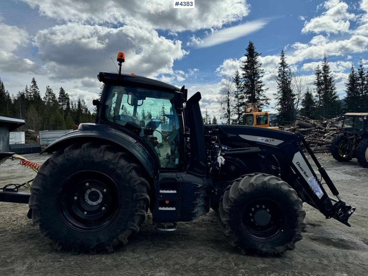 2021 Valtra T234 Versu w/ Quicke Q7 Front Loader - Traktor: obrázok 5 2021 Valtra T234 Versu w/ Quicke Q7 Front Loader - Traktor: obrázok 5