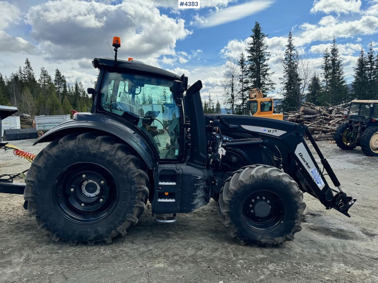 2021 Valtra T234 Versu w/ Quicke Q7 Front Loader - Traktor: obrázok 3 2021 Valtra T234 Versu w/ Quicke Q7 Front Loader - Traktor: obrázok 3