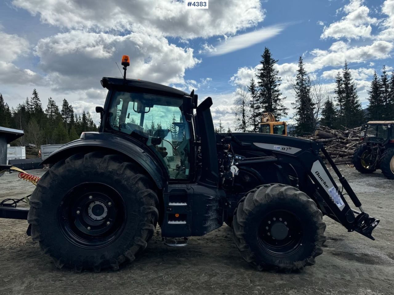 2021 Valtra T234 Versu w/ Quicke Q7 Front Loader - Traktor: obrázok 4 2021 Valtra T234 Versu w/ Quicke Q7 Front Loader - Traktor: obrázok 4
